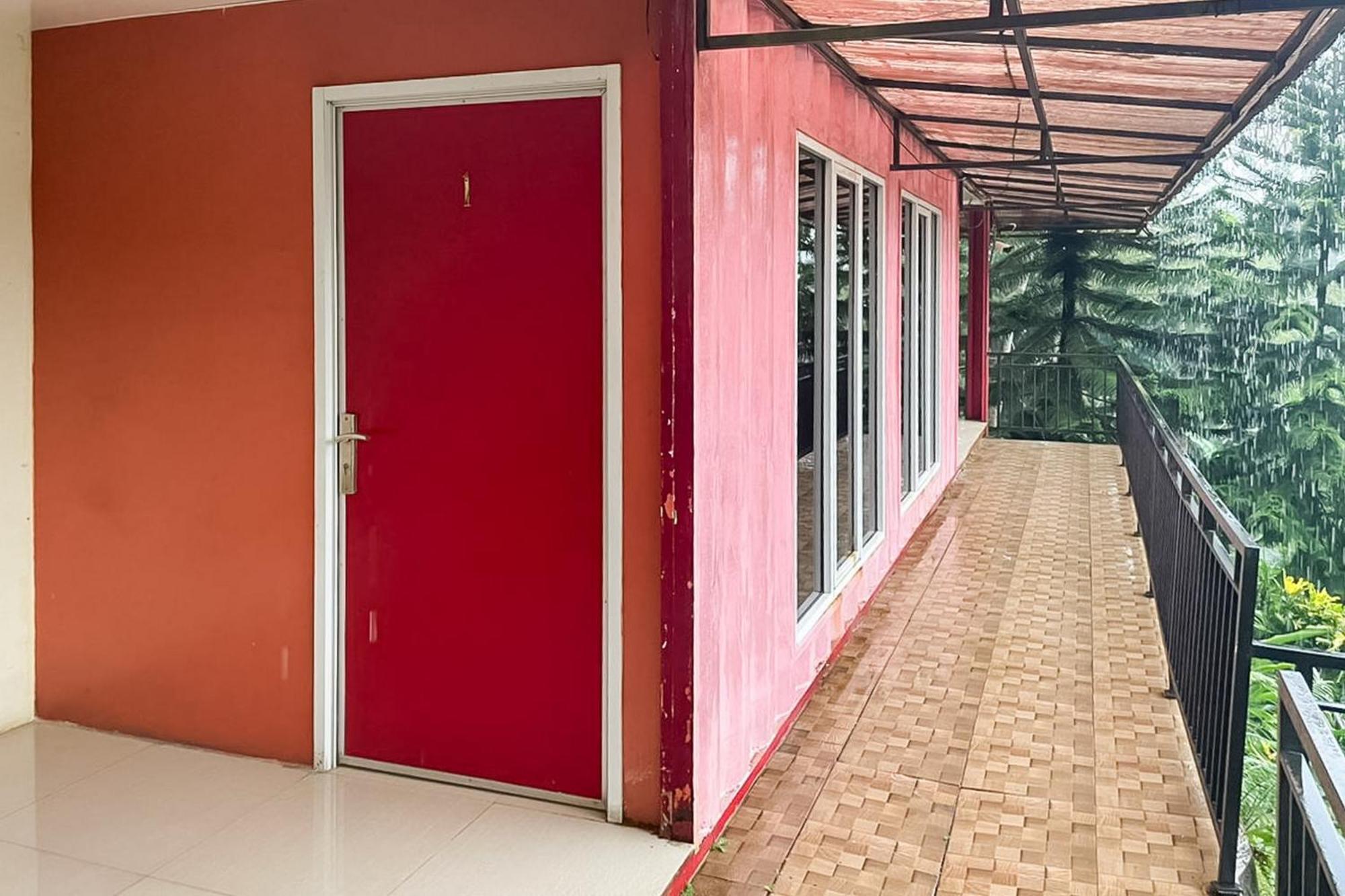Hotel Container Inn Mitra Reddoorz Gadok Exterior photo