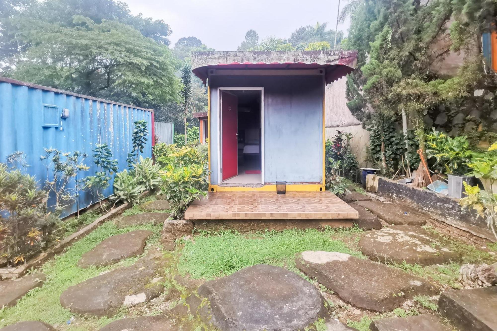 Hotel Container Inn Mitra Reddoorz Gadok Exterior photo